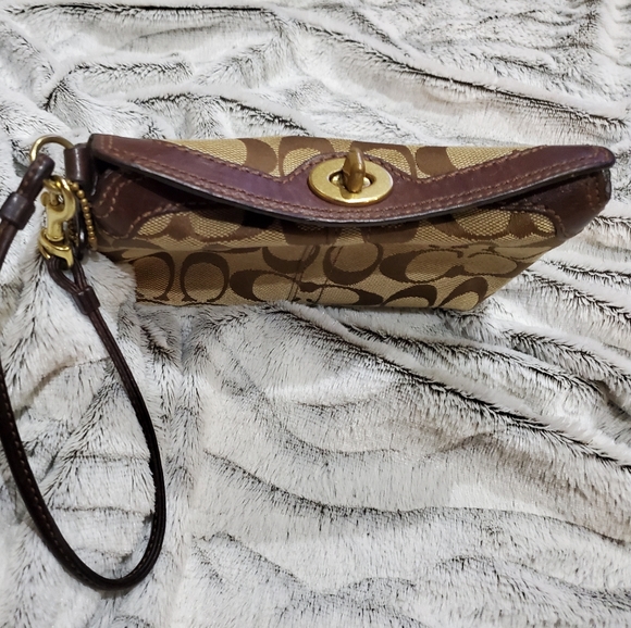 COACH JACQUARD AND BROWN LEATHER WRISLET - Picture 7 of 7